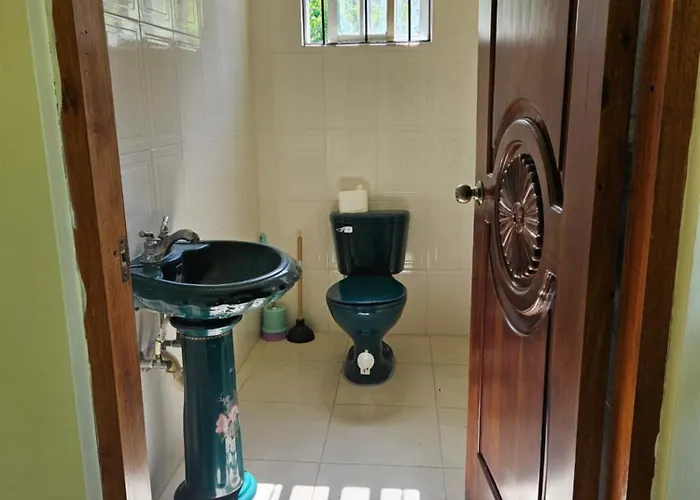 Gasthuis Quiet Escape At Unity Hall Montego Bay